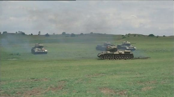 女子裤裆藏火箭筒,一则引人注目的新闻事件深度解析,女子裤裆藏火箭筒事件深度解析,背后的真相与启示