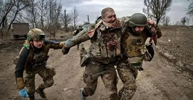 今日军事头条新闻播报,全球军事动态深度解析,全球军事动态深度解析,今日军事头条新闻播报