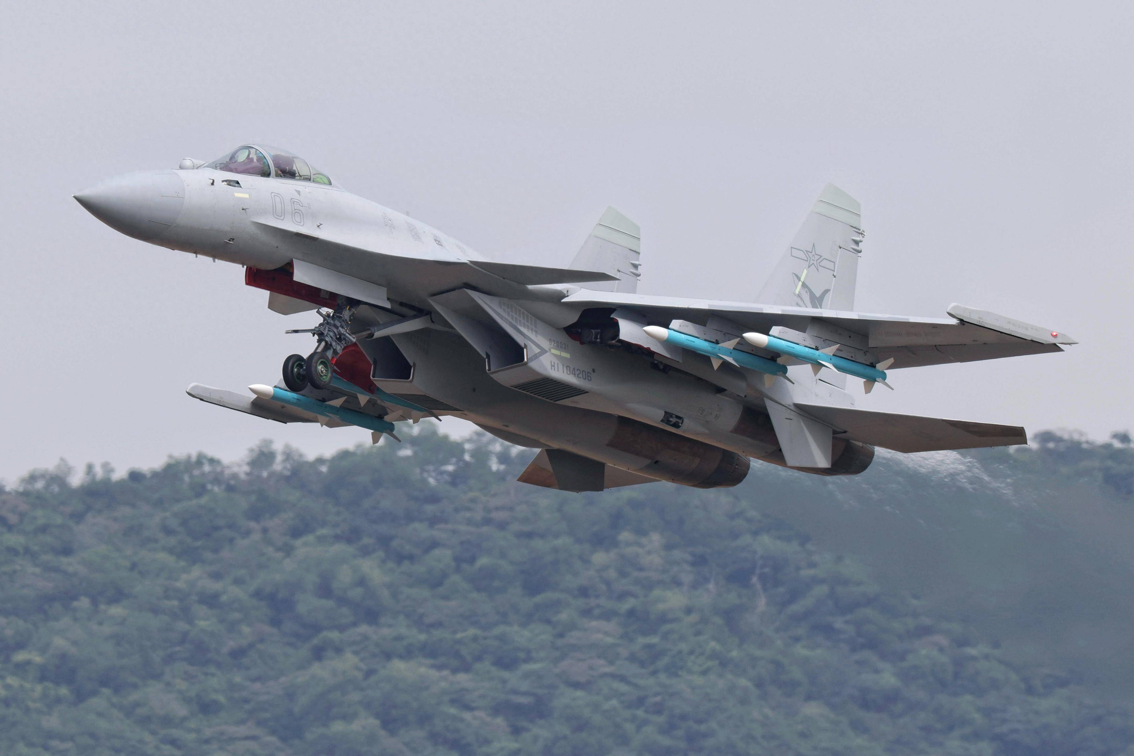 歼-16舰载机图片,揭示中国海军航空兵力量的新篇章,歼-16舰载机亮相,中国海军航空兵力量新篇章启幕