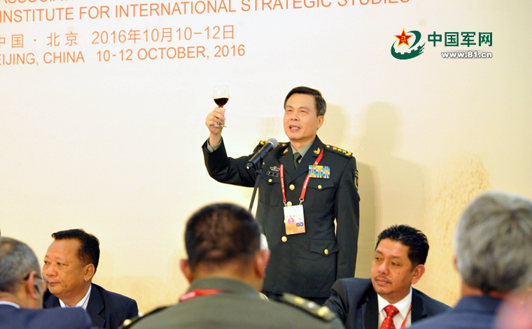 军事节目主持人的风采——龙,龙,军事节目主持人的魅力风采