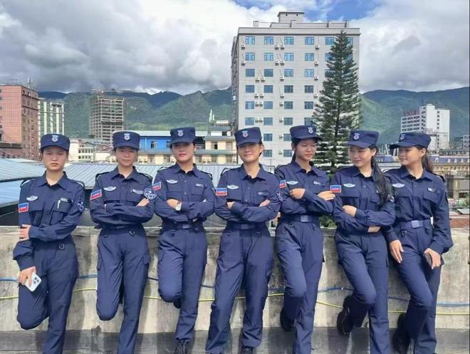 武警新式制服,展现新时代风貌与力量,武警新式制服展现新时代风采与力量