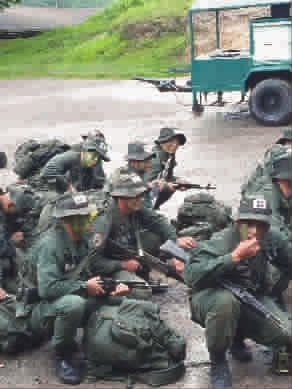 中国军人从猎人学校毕业,荣耀与担当,中国军人从猎人学校毕业,荣耀与担当的时刻