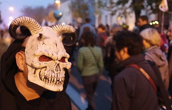 世界报,记录时代变迁,传递全球声音,全球声音与时代变迁,世界报的记录与传递