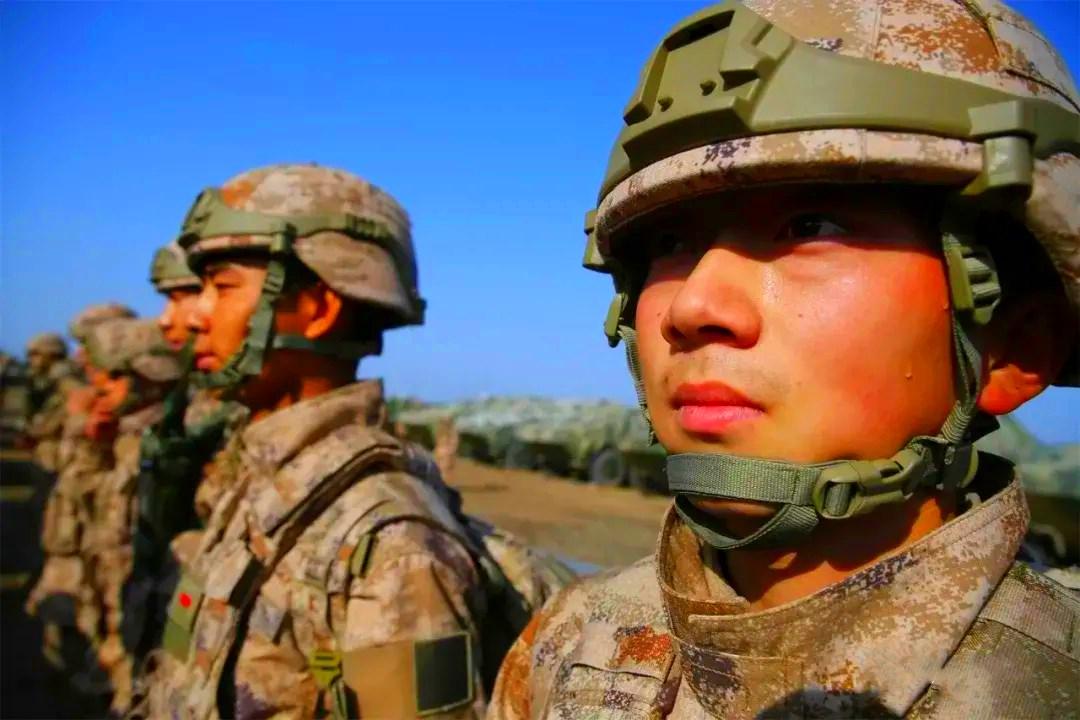 退役人员穿仿真星空迷彩,时代变迁下的新风尚,退役人员穿仿真星空迷彩,时代新风尚下的迷彩风采