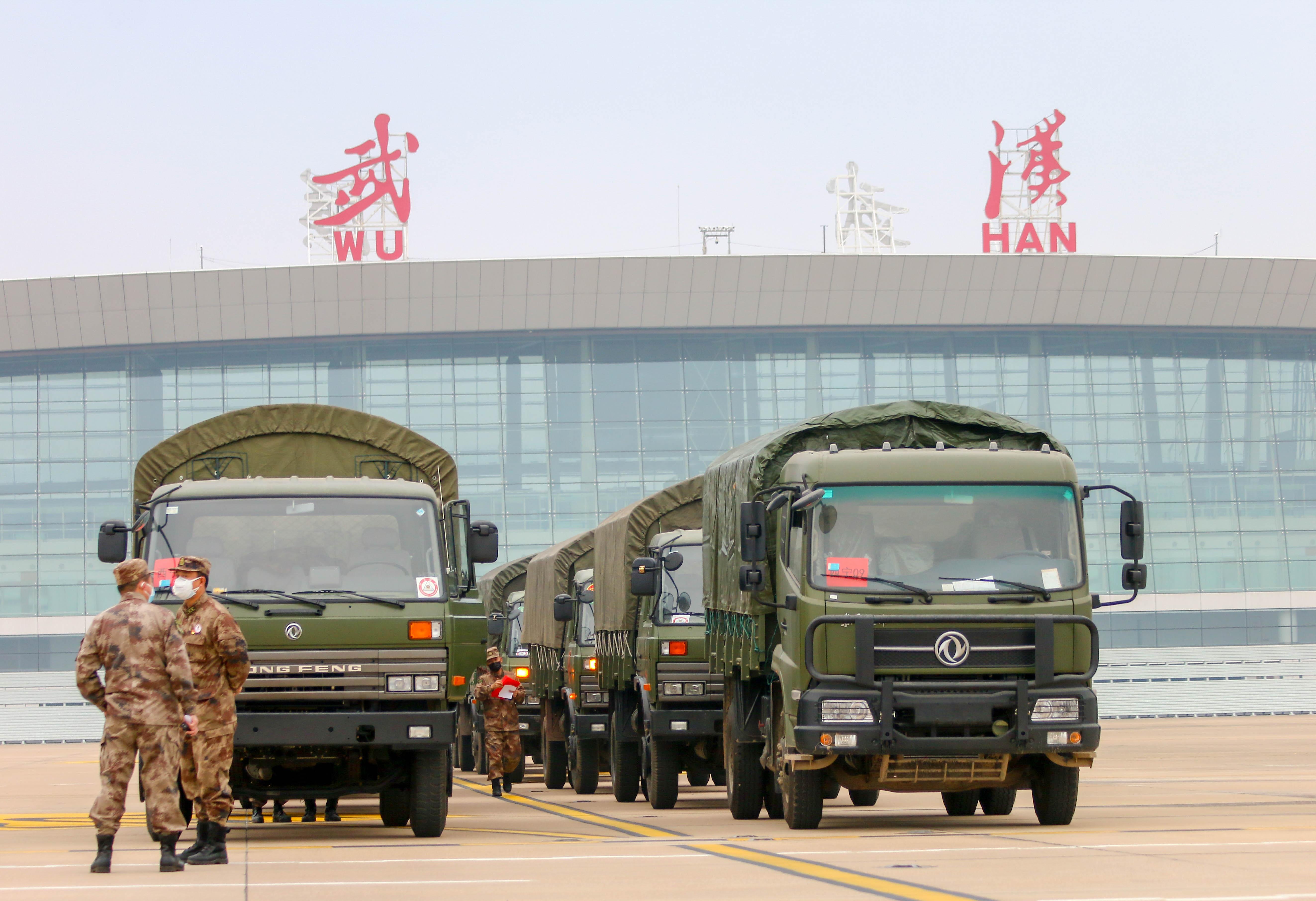中国空军主力运输机，承载国家力量，展翅翱翔天际，中国空军主力运输机，承载国家力量，天空展翅宏图