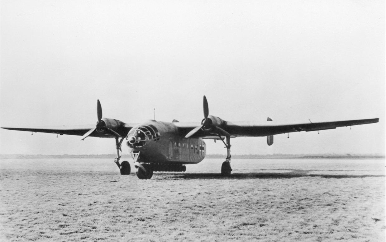 中国空军主力运输机,承载国家力量,展翅翱翔天际,中国空军主力运输机,承载国家力量,天空展翅宏图