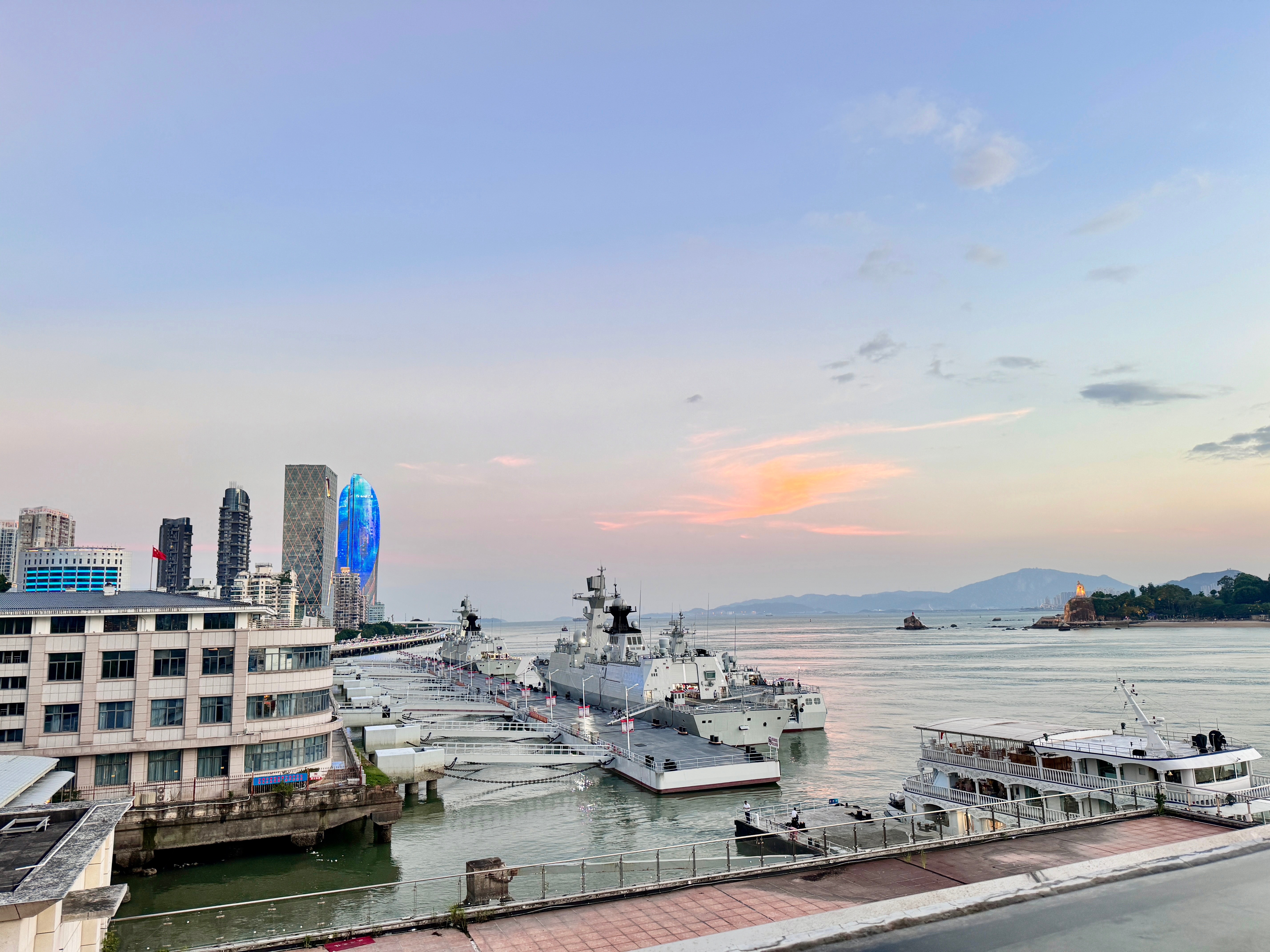 厦门和平码头停的是军舰吗?揭秘背后的故事,揭秘厦门和平码头停泊的军舰背后的故事