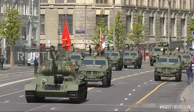 阅兵场上的独特风景,一辆T-34的荣耀与传承,T-34坦克,阅兵场上的荣耀与传承