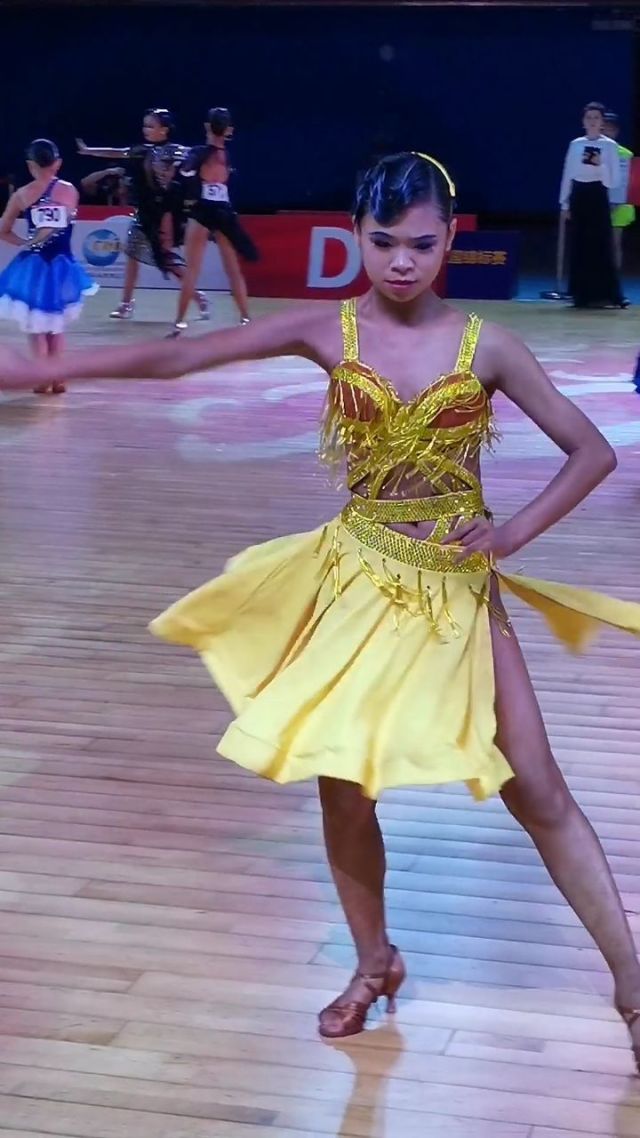 舞蹈雄赳赳气昂昂,力与美的完美结合,力与美完美结合,雄赳赳舞蹈展现风采