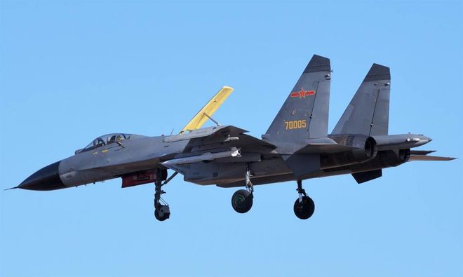歼-11双座版,空中巨龙的双眼,歼-11双座版,空中巨龙的翱翔之眼