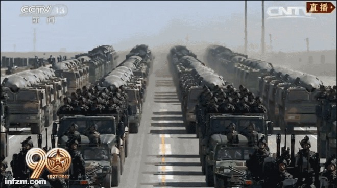 沙场阅兵高清图片素材，展现军威与荣耀的舞台，沙场阅兵高清图片素材，展现威武军姿与荣耀瞬间