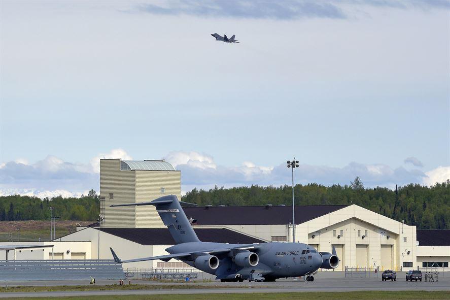 歼-20与F-22雷达系统比较,谁更厉害?,歼-20与F-22雷达系统对比,谁的技术更胜一筹?