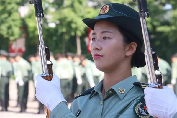 仪仗队女兵退伍,荣耀与未来的交织,仪仗队女兵退伍,荣耀与未来的碰撞