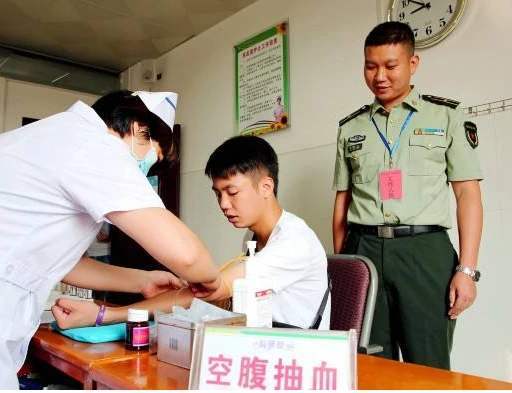 征兵不可怕,体检最尴尬,征兵体检,尴尬时刻的挑战之路