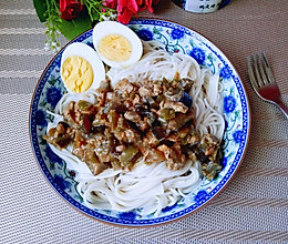 家常炸酱面的做法,简单美味,轻松上手,家常炸酱面制作教程,简单美味,轻松上手攻略