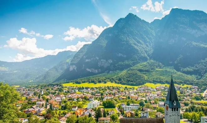 阿尔卑斯山的地理位置与国家归属，阿尔卑斯山的地理位置与国家归属概览