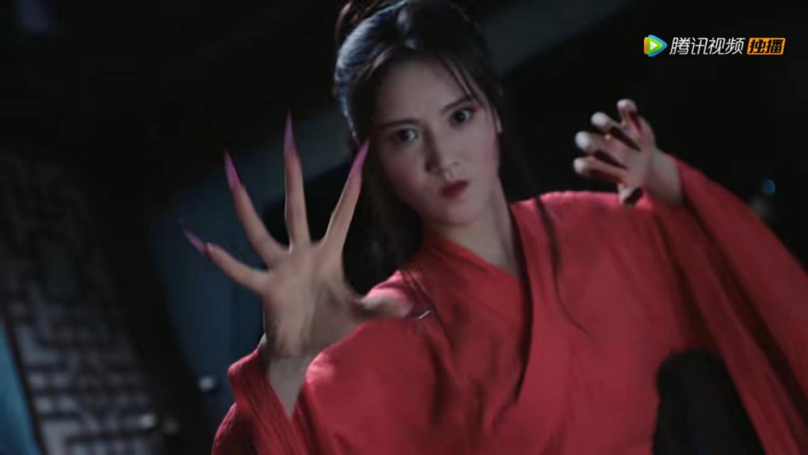 惊艳女鬼,迷雾中的幽灵传奇,迷雾中的惊艳女鬼传奇