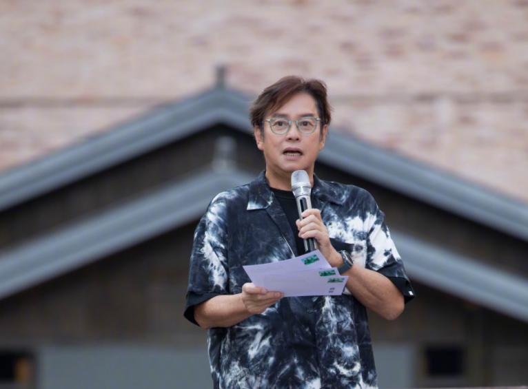 谭咏麟为什么被称为校长,音乐传奇背后的故事,谭咏麟,音乐传奇与校长称号背后的故事