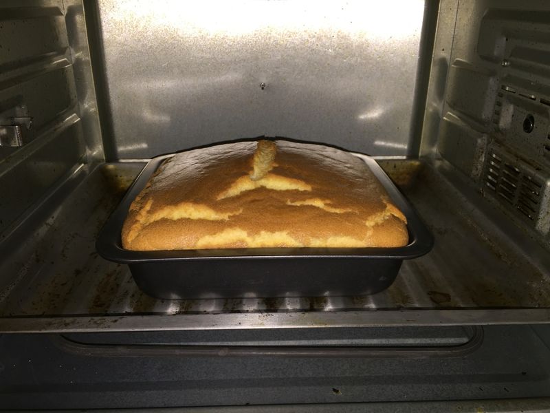 烤箱自制蛋糕的简单做法,烤箱自制美味蛋糕的简易教程