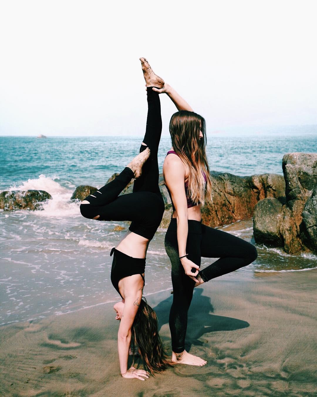 双人瑜伽球动作50个详解及图片展示,双人瑜伽球动作详解与图片展示,50个动作指南