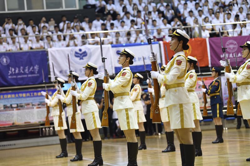 退役仪仗女兵的荣耀与坚韧,退役仪仗女兵的荣耀之路与坚韧精神