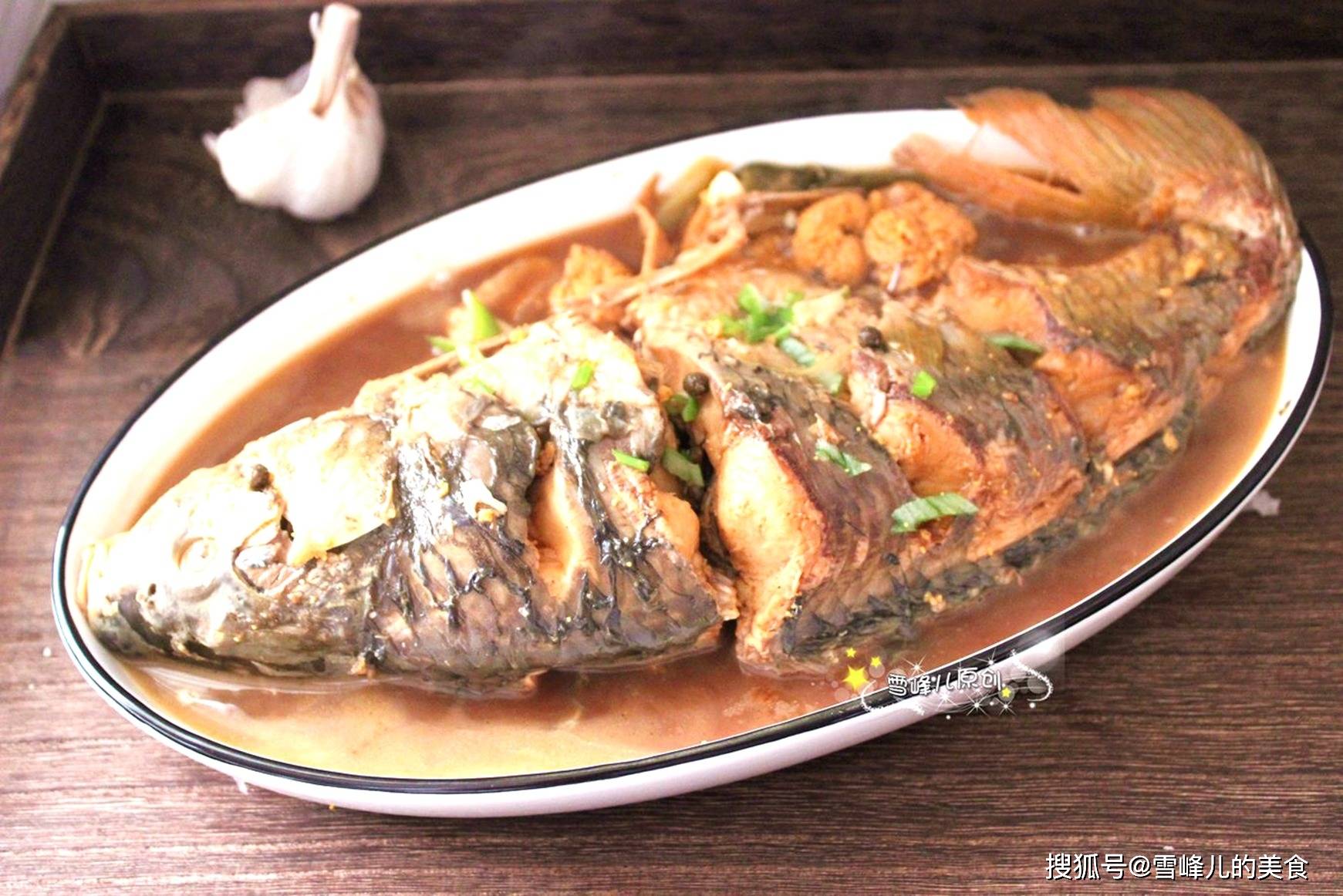 家常红烧鲤鱼，简单烹饪，美味呈现，家常红烧鲤鱼，简单烹饪，美味尽享