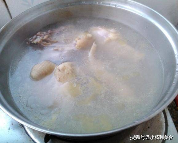 炖鸡汤的艺术,三放三不放之道,炖鸡汤的艺术,三放三不放秘诀探究