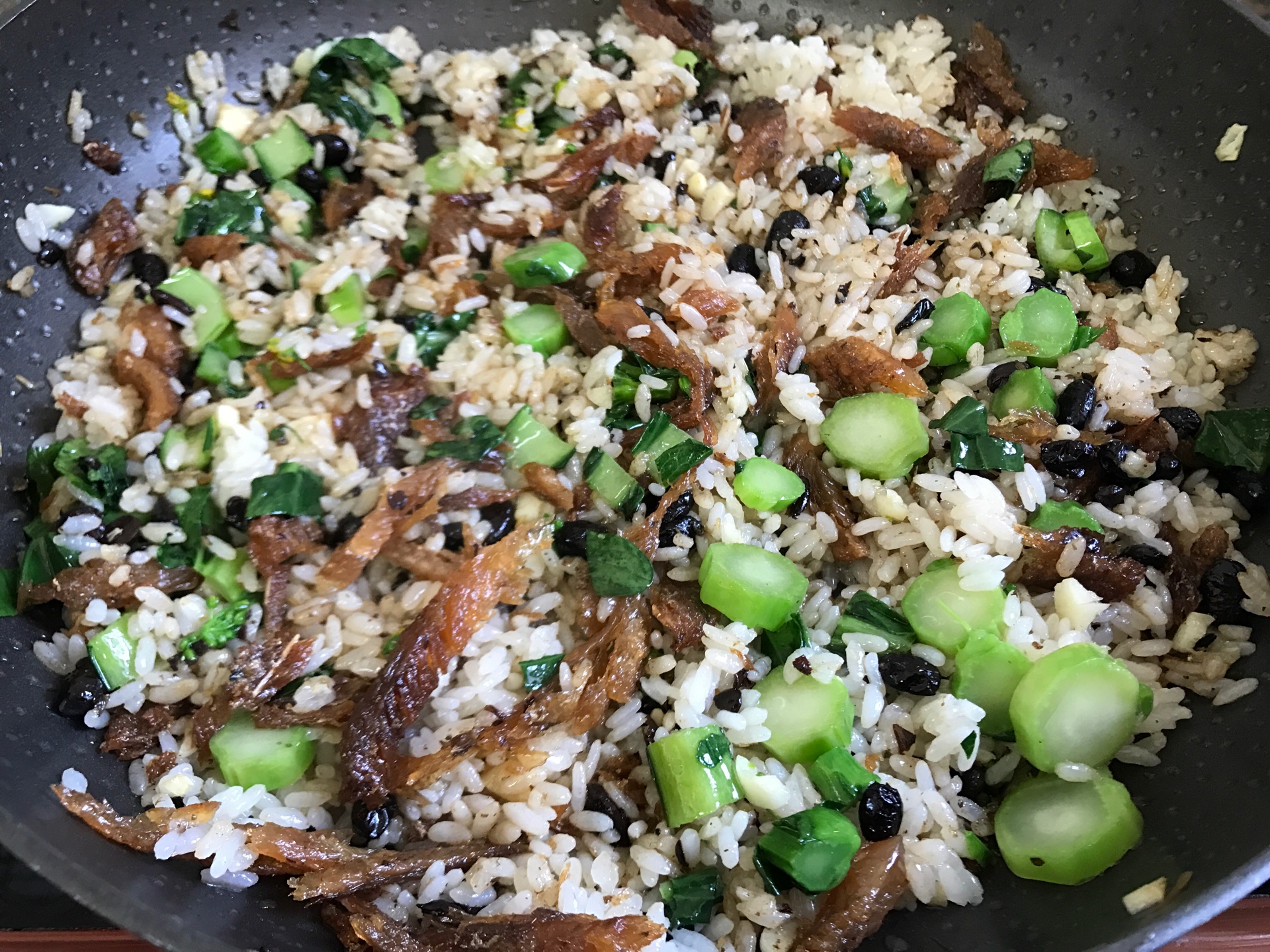 豆豉鲮鱼焖饭,美食背后的故事与制作方法,豆豉鲮鱼焖饭,背后的故事与烹饪指南