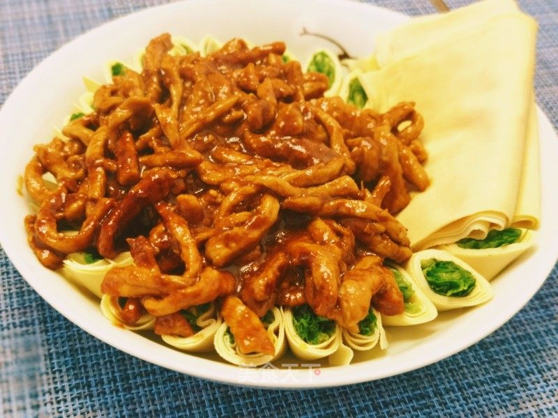 京酱肉丝，传统美食的制作艺术，京酱肉丝，传统美食制作的艺术精髓