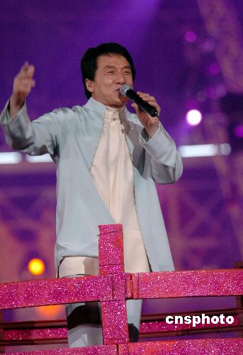 邓丽君与成龙，音乐与影坛的璀璨之星，邓丽君与成龙，音乐与影坛的闪耀巨星