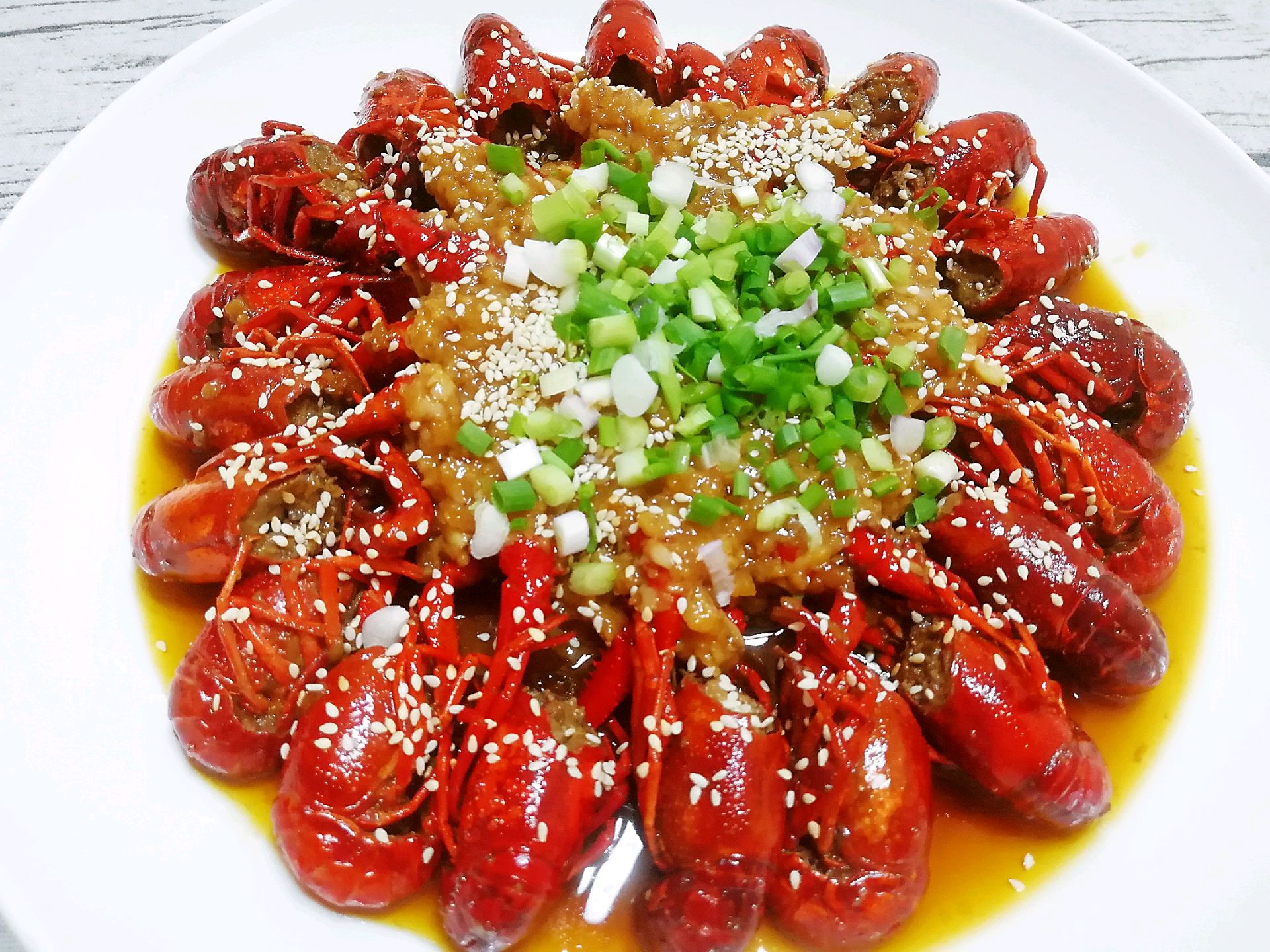 蒜蓉小龙虾的做法，一道美味佳肴的烹饪指南，蒜蓉小龙虾烹饪指南，美味佳肴的制作过程