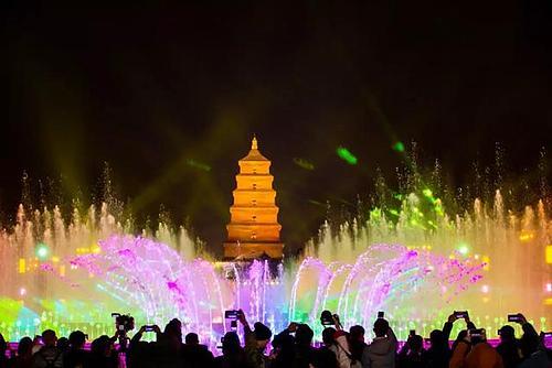 大雁塔广场音乐喷泉的绚烂时光，大雁塔广场音乐喷泉的梦幻绚烂之夜