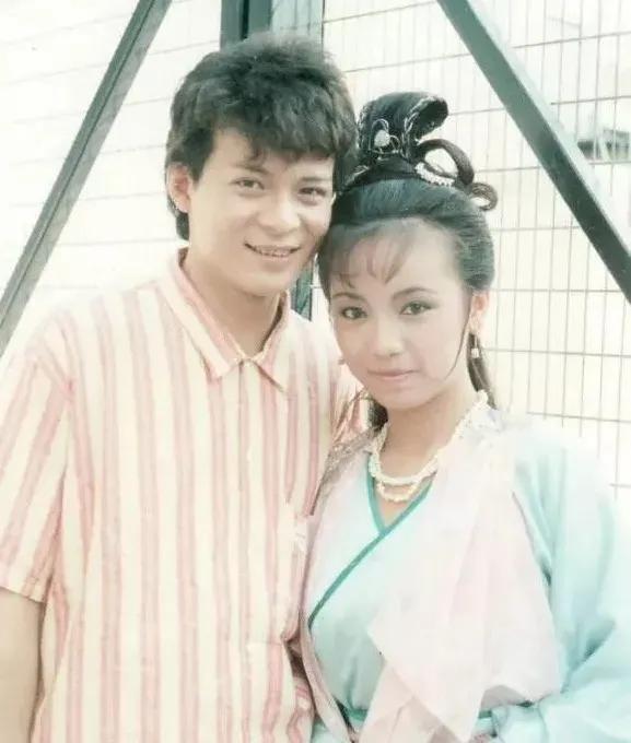 黄日华老婆去世，生命中的悲痛与坚韧，黄日华妻子逝世，生命中的悲痛与坚韧之旅