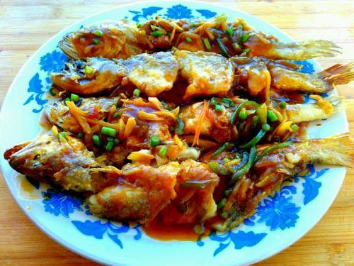 红烧黄花鱼的做法,一道家常美食的烹饪指南,家常红烧黄花鱼烹饪指南,美味黄花鱼的做法