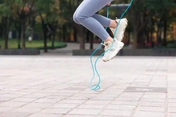 每天500下跳绳,一月坚持后的惊人效果,坚持跳绳一个月,每日五百下的惊人变化