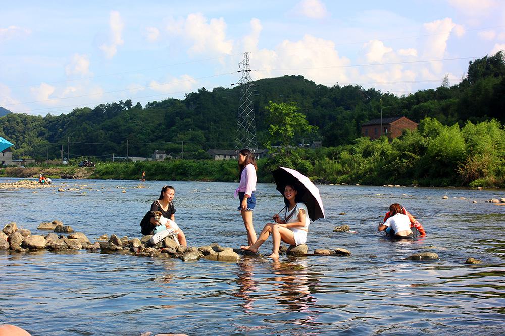 夏天去哪避暑旅游最好——追寻清凉胜地的旅程，夏日避暑胜地探寻之旅，追寻清凉胜地的旅程