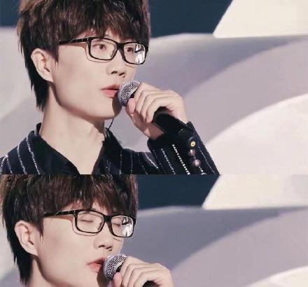 许嵩个人资料,音乐才子的人生轨迹,许嵩,音乐才子的人生轨迹揭秘