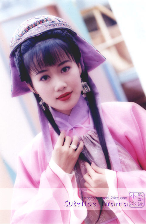 梁小冰个人资料图片,揭秘一位耀眼明星的生平与风采,梁小冰生平与风采揭秘,个人资料图片一览