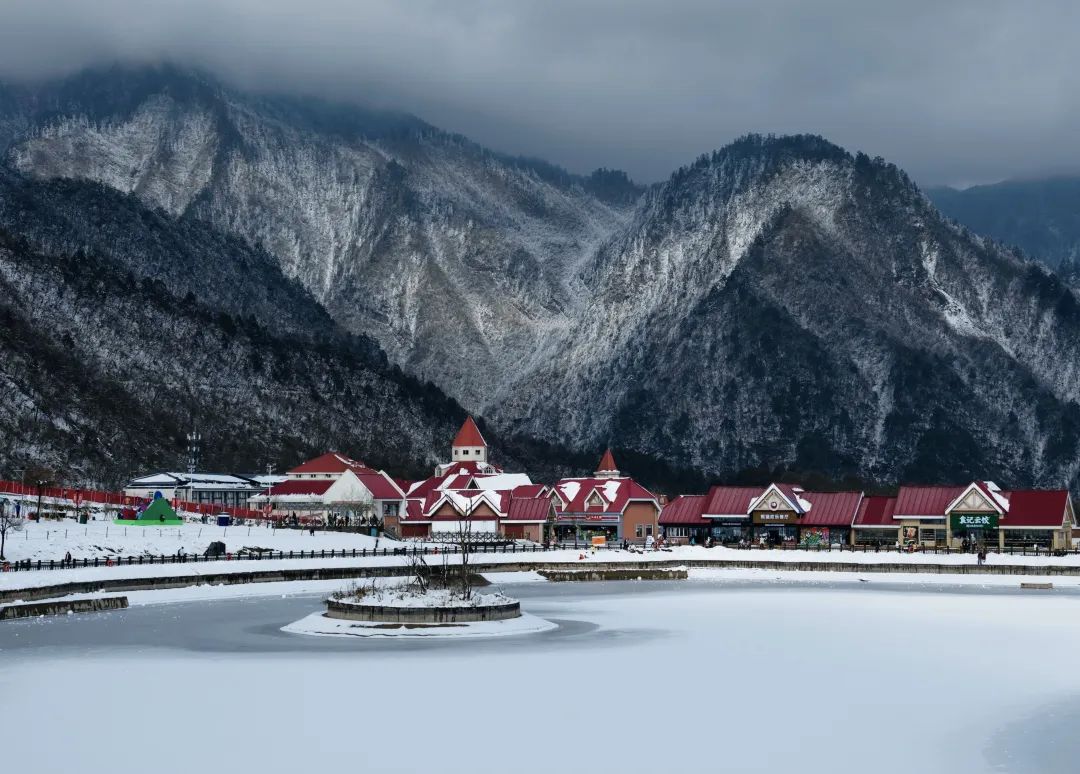 西岭雪山景点介绍,自然与人文的完美结合,西岭雪山,自然与人文的绝美交融之旅