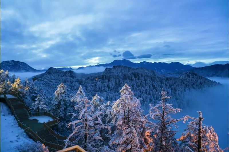 西岭雪山景点介绍,自然与人文的完美结合,西岭雪山,自然与人文的绝美交融之旅