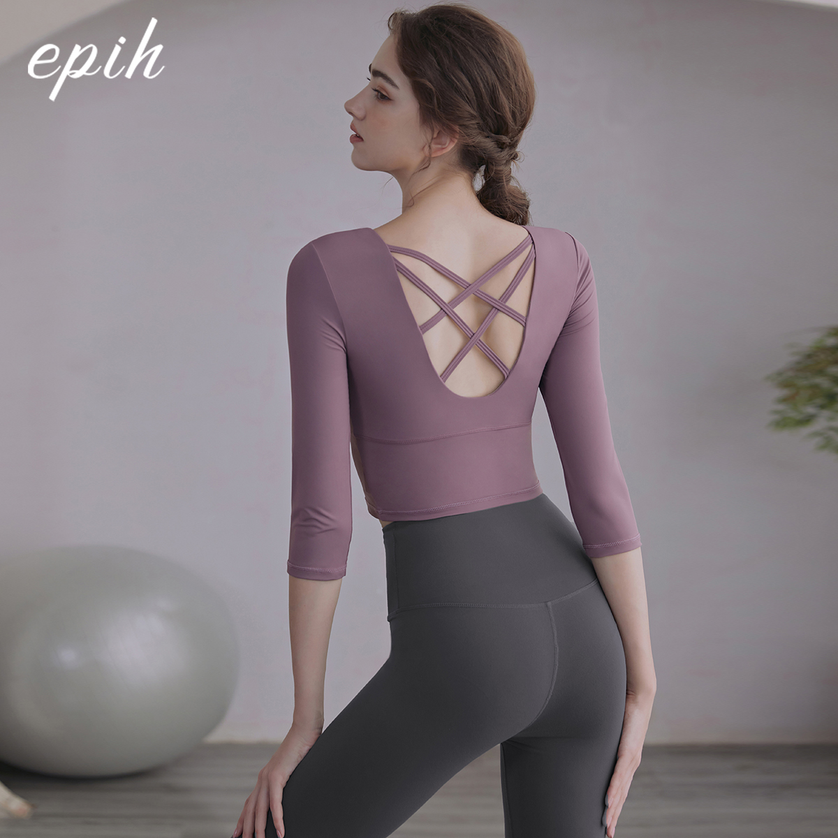 瑜伽最新款套装,时尚与舒适并重的设计之美,瑜伽新款时尚舒适套装,设计之美展现风采