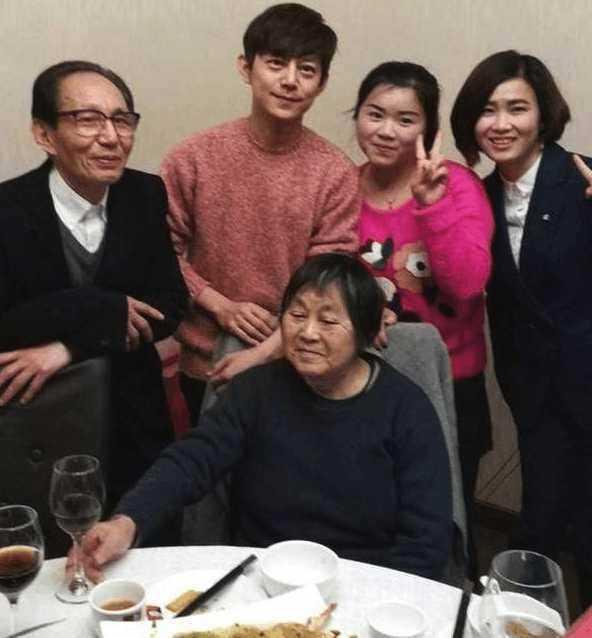 何炅父母的个人资料揭秘,何炅父母个人资料大揭秘