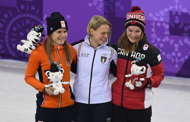 韩国女星走红毯意外摔倒,意外之中的焦点与反思,韩国女星走红毯意外摔倒,焦点与反思