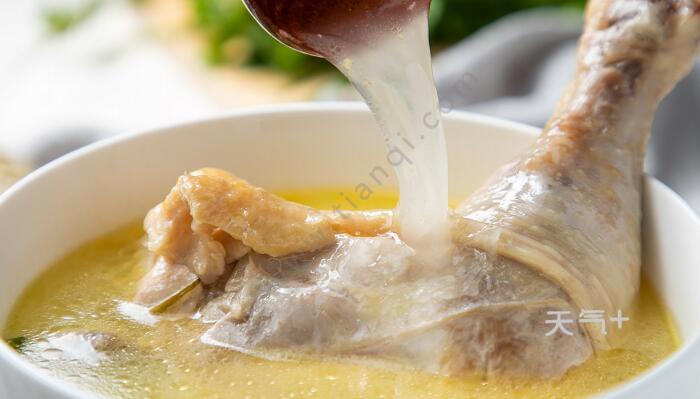 怎样炖鸡肉又烂又嫩又好吃,炖制美味鸡肉,鲜嫩多汁,口感绝佳的炖鸡技巧