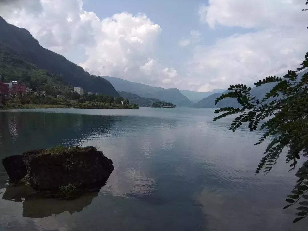 成都周边自驾一日游最佳景点，成都周边自驾一日游必游景点推荐