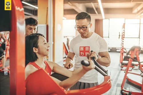 健身教练收入真的高吗?探究背后的真相与影响因素,健身教练收入真相揭秘,背后的影响因素大解析