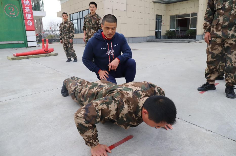 部队体能趣味训练十法,部队体能趣味训练十法全解析,提升战斗力的趣味训练之道