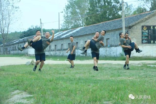部队体能趣味训练十法,部队体能趣味训练十法全解析,提升战斗力的趣味训练之道