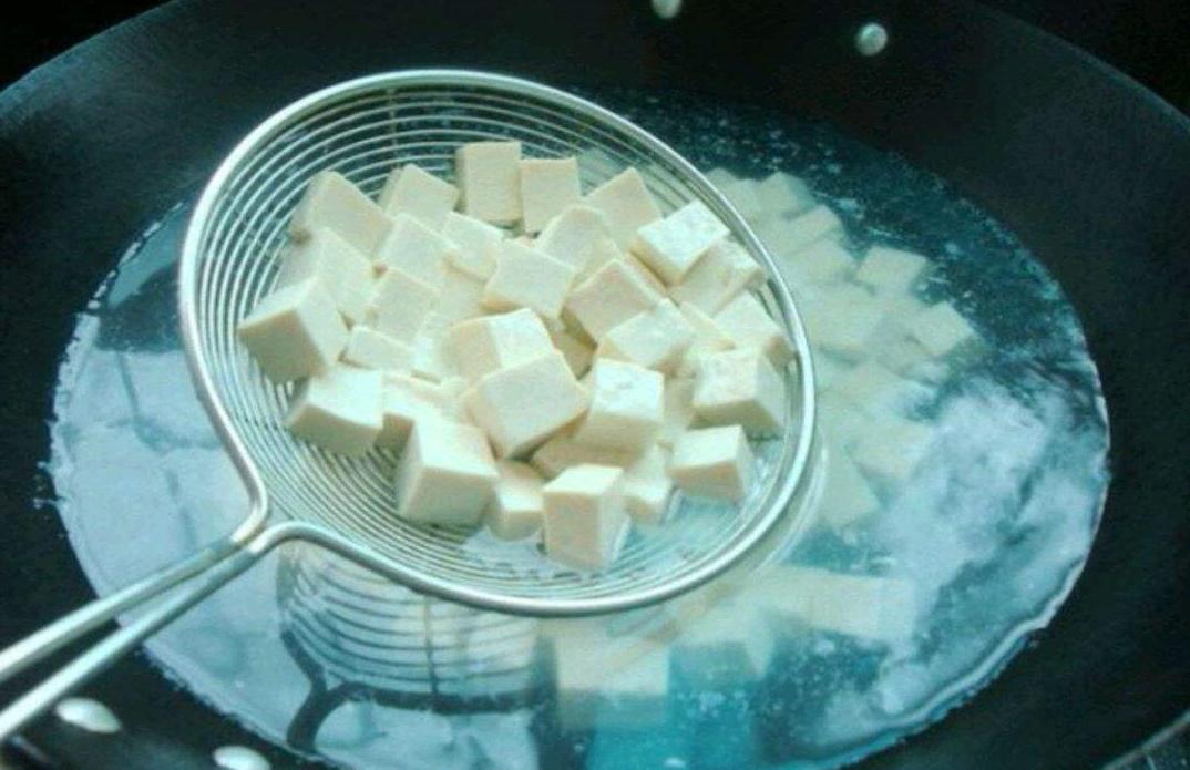 豆腐怎么做好吃——家常豆腐美食制作指南,家常豆腐制作指南,美味豆腐烹饪技巧分享