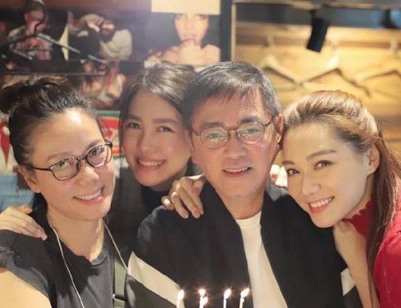 汤镇宗老婆访谈，揭秘恩爱背后的故事，汤镇宗妻子独家专访，恩爱背后的故事揭秘